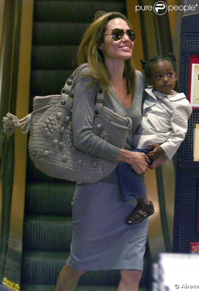 Angie, quand elle aime elle ne compte pas ! Elle possède deux exemplaires de son sac Darel 