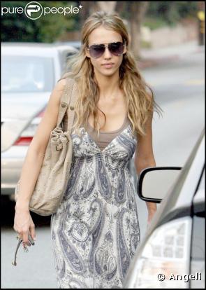 Pour la belle Jessica Alba, c'est le Darel version cloutée !