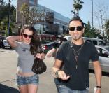 Britney et Adnan savent aussi rester habillés en public... 