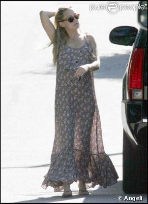 Kate Hudson, à Los Angeles, le 28 mars 2009... avec une jolie bague !