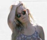 Kate Hudson, à Los Angeles, le 28 mars 2009... avec une jolie bague !