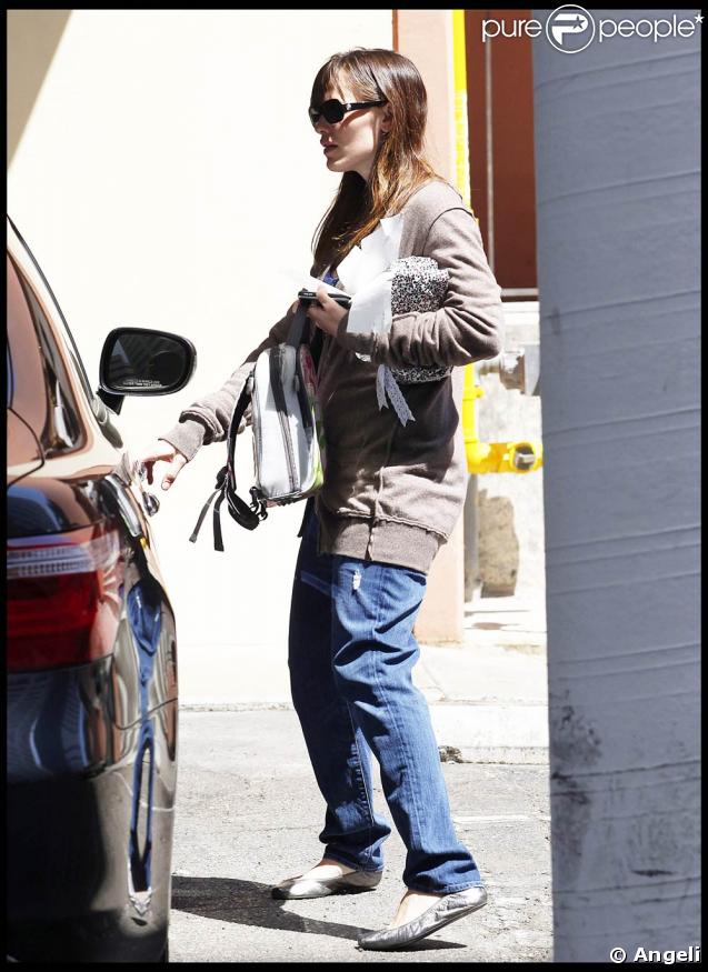 Jennifer Garner et Ben Affleck sont allés chercher leur petite Violet à la sortie de son école de Santa Monica, à Los Angeles, le 3 avril 2009 !