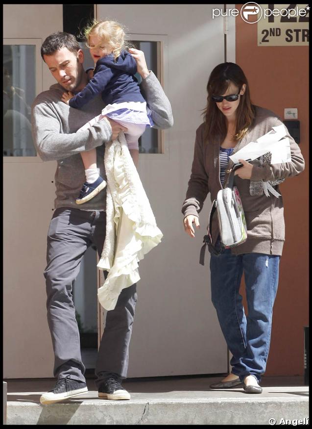 Jennifer Garner et Ben Affleck sont allés chercher leur petite Violet à la sortie de son école de Santa Monica, à Los Angeles, le 3 avril 2009 !