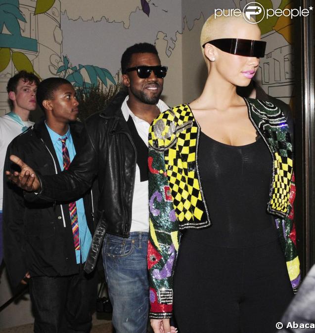 Amber Rose, la chérie de Kanye West... Avec ses lunettes, elle est fin prête pour travailler dans la sidérurgie ! Le 24 février 2009 