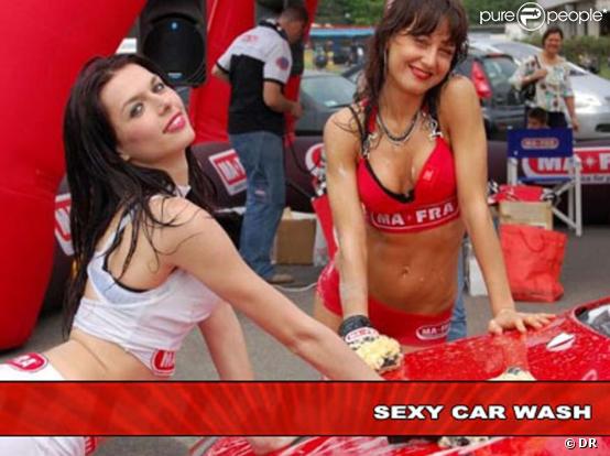 Votre voiture est sale ? Venez répondre aux questions de  Sexy Car Wash , ces demoiselles se feront un plaisir ! 