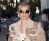 Nicollette Sheridan fait une séance shopping à Beverly Hills. 08/04/09