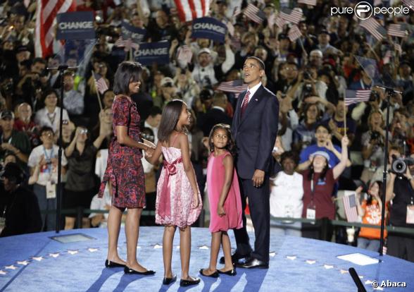 Barack Obama, son épouse Michelle et leurs filles Malia Ann et Sasha le 28 août 2008 à Denver