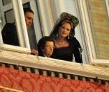 Melanie Griffith assiste en costume traditionnel à la fête de Pâques, à Malaga en Espagne, en compagnie de la mère de son mari Antonio Banderas, le 9 avril 2009 