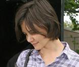Katie Holmes relance une autre mode  : le bermuda en jean !