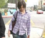 Katie Holmes relance une autre mode  : le bermuda en jean !