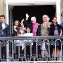 Marie très enceinte, Mary entourée de ses enfants : il y a du monde au balcon pour l'anniversaire de la reine de Danemark !