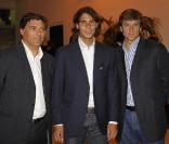 Rafael Nadal à la soirée monégasque du Gala des Master Series du tennis, entouré de son oncle Toni et de son agent  