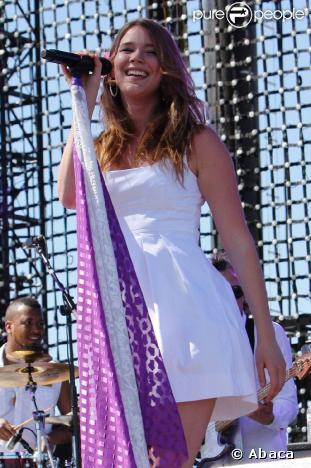 Coachella 2009 : Joss Stone a choisi un look très virginal !