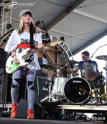 Coachella 2009 : Katie White des Ting Tings, un look composé et... composite !