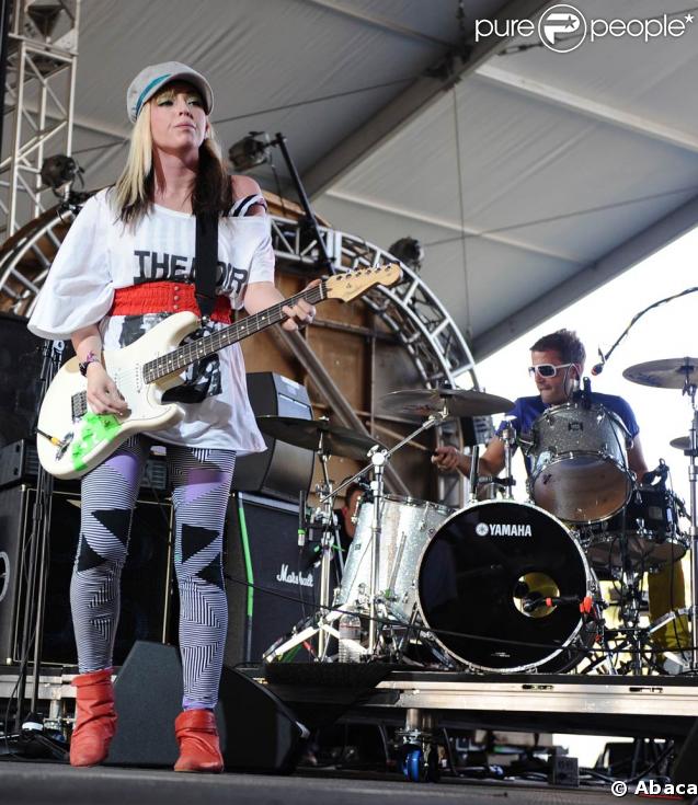 Coachella 2009 : Katie White des Ting Tings, un look composé et... composite !