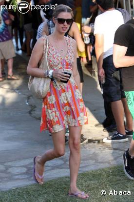 Nicky Hilton a dû montrer patte blanche pour avoir droit à un verre, à Coachella !