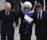 Obsèques de Maurice Druon aux Invalides, le 20 avril 2009. Sa veuve, Madeleine, accompagnée par Edouard Balladur et Nicolas Sarkozy. 