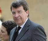 Obsèques de Maurice Druon aux Invalides, le 20 avril 2009. Xavier Darcos et sa femme Laure. 
