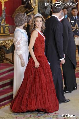 Letizia et Felipe d'Espagne reçoivent la présidente indienne et son époux. 21/04/09