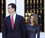 Letizia et Felipe d'Espagne reçoivent la présidente indienne et son époux. 21/04/09
