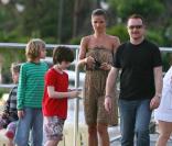 Bono, sa femme Ali Hewson et leurs quatre enfants, prennent du bon temps avec Helena Christensen, le 5 avril à Saint-Barthelemy