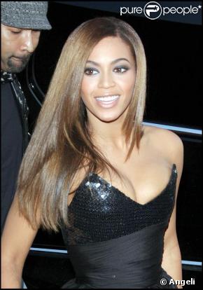 Beyoncé durant la première à New York du film Obsessed de Steve Shill
