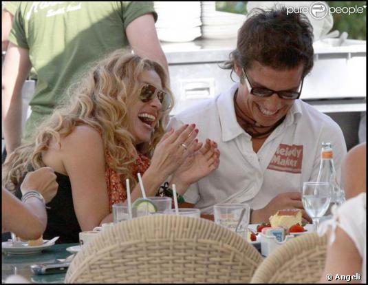 Paulina Rubio et son mari lors d'un déjeuner (coquin) à Miami.