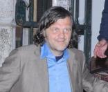 Emir Kusturica quittant la soirée du mariage du couple Salma Hayek et François-Henri Pinault qui s'est déroulée à l'Opéra de Venise La Fenice le 25 avril 2009 