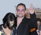 Bono et sa femme quittant la soirée du mariage du couple Salma Hayek et François-Henri Pinault qui s'est déroulée à l'Opéra de Venise La Fenice le 25 avril 2009 