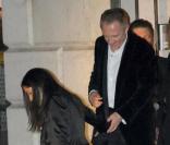 François-Henri Pinault et Salma Hayek quittant la soirée de leur mariage qui s'est déroulée à l'Opéra de Venise La Fenice le 25 avril 2009