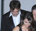 Javier Bardem et Penélope Cruz quittant la soirée du mariage du couple Salma Hayek et François-Henri Pinault qui s'est déroulée à l'Opéra de Venise La Fenice le 25 avril 2009 