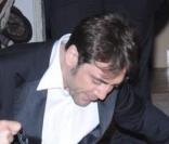Javier Bardem quittant la soirée du mariage du couple Salma Hayek et François-Henri Pinault qui s'est déroulée à l'Opéra de Venise La Fenice le 25 avril 2009 
