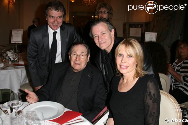 Claude Sérillon, Robert Hossein, Francis Huster et Candice Patou - La 9e édition du Prix Ciné Roman Carte Noire à Paris le 27 avril 2009