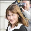 Carla Bruni : pour écouter et admirer son Nicolas, elle a choisi... le pantalon ! On n'est pas fans...