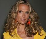 Molly Sims, en séance d'essayage au Smashbox Studios d'Hollywood, en vu d'un shooting pour Genlux Magazine, le 27 avril 2009 à Los Angeles !
