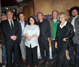 Josiane Balasko, Charles Berling, François Rebsamen et l'équipe du film pour la première du film En terre étrangère de Christian Zerbib le 5 mai 2009 à Paris