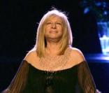 Barbra Streisand en concert à Londres en juillet 2007<br />