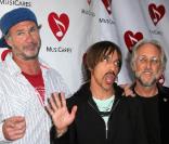 Les Red Hot Chili Peppers ont également assisté à la soirée et participé au concert.