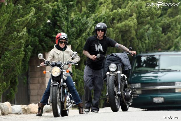 Pink et son mari Carey Hart en balade à Moto à Malibu le 9 mai 2009