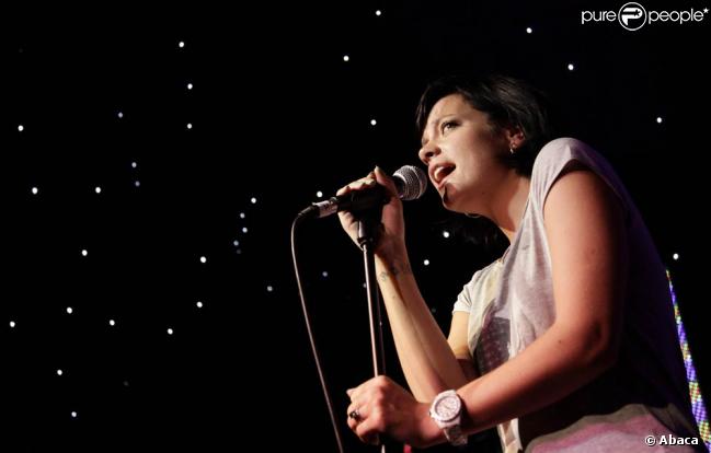 Lily Allen, égale à elle même en petit short et t-shirt large, était présente sur scène au Big Weekend festival, hier à Swindon, en Angleterre