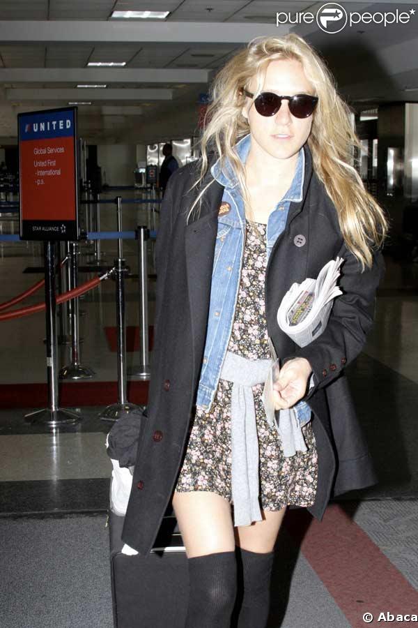Chloë Sevigny arrive à l'aéroport de Los Angeles le 24 avril 2009