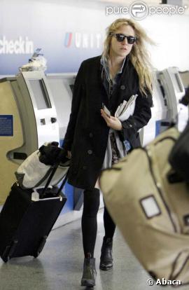 Chloë Sevigny arrive à l'aéroport de Los Angeles le 24 avril 2009 