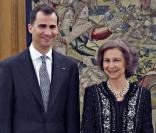 Letizia d'Espagne, Felipe, le roi Juan Carlos et la reine Sofia reçoivent Mauricio Funes et son épouse.