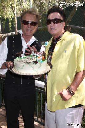 Siegfried et Roy fêtent l'anniversaire d'un tigre