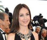 Elsa Zylberstein lors de la montée des marches pour l'ouverture du 62e Festival de Cannes le 13 mai 2009