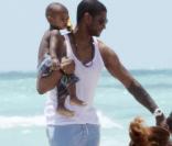 Usher en vacances avec ses enfants à la plage