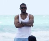 Usher en vacances avec ses enfants à la plage