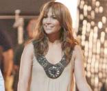 J.Lo, canon dans sa petite robe courte de style empire ! 