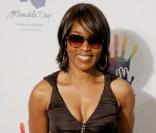 Angela Bassett lors de la soirée organisée au Beverly Hills Hotel, au profit de la Nelson Mandela Foundation, le 14 mai 2009