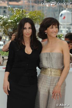 Monica Bellucci et Sophie Marceau magnifiques lors du photocall de  Ne te retourne pas , à Cannes, le 16 mai 2009